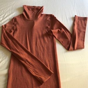 Lululemon turtleneck